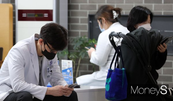 정부의 의대 증원에 반대해 집단행동을 하고 있는 전공의들에 대한 업무개시명령이 '강제노동'이라며 전공의들이 국제노동기구에 요청한 의견조회가 받아들여지지 않았다. 사진은 지난달 16일 한 대형병원의 모습. /사진=임한별 기자