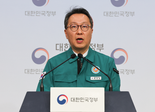 정부가 현장을 이탈한 전공의에 대해 면허정지 처분을 다음주부터 원칙대로 진행할 예정이라고 밝혔다. 사진은 21일 오전 의사 집단행동 중앙사고수습본부 브리핑을 하고 있는 박민수 보건복지부 제2차관의 모습. /사진=뉴스1