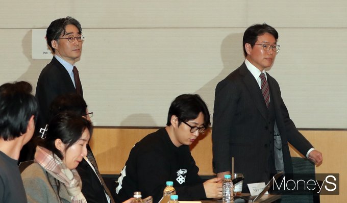 [머니S포토] 한미약품 사장 기자간담회 참석한 임종윤·종훈 형제