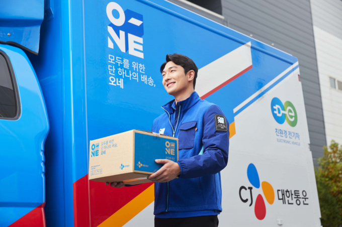 알리익스프레스와 CJ대한통운의 계약만료 및 재계약 여부에 대한 관심이 모인다. /사진=CJ대한통운