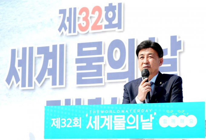  세계 물의 날을 맞아 21일 청석공원에서 열린 '제32회 세계 물의 날' 기념행사에서 방세환 시장이 인사말을 하고 있다. / 사진제공=경기광주시