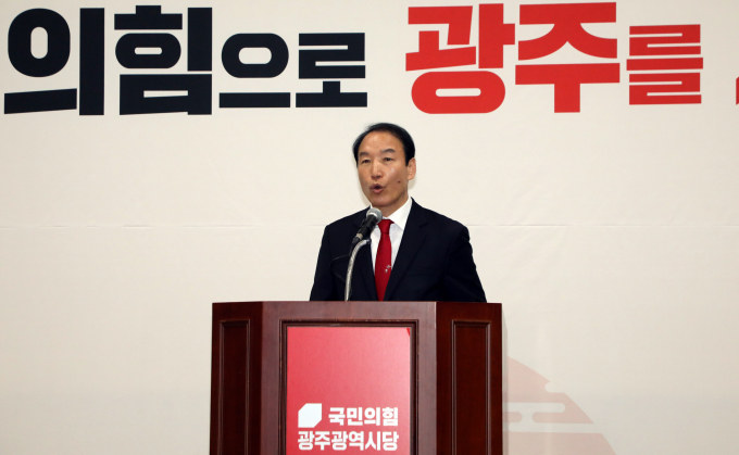 윤석열 대통령이 지난 18일 국민의미래에서 비례대표 순번 24번을 받은 것에 반발하며 사퇴한 주기환 전 국민의힘 광주시당 위원장을 21일 민생특보로 임명했다. 사진은 주 전 위원장이 지난 1월4일 광주 서구 김대중컨벤션센터에서 열린 2024 국민의힘 광주 신년인사회에 참석해 발언하는 모습. /사진=뉴스1