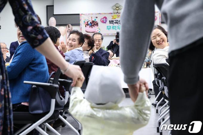 [사진] 무럭무럭 자라라