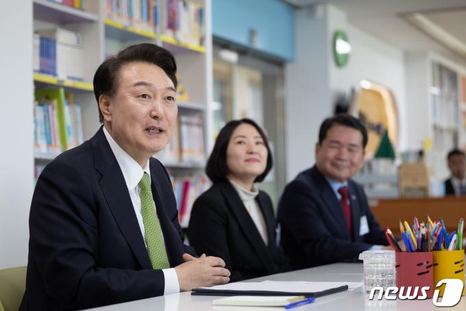 [사진] 원주 명륜초 찾은 윤 대통령