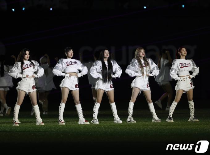 [사진] (여자)아이들, 서울시리즈 2차전 축하공연