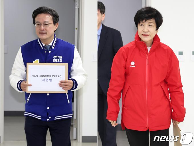 제22대 국회의원선거 서울 영등포구갑에 출마하는 채현일 더불어민주당 후보(왼쪽)와 김영주 국민의힘 후보가 21일 서울 영등포구선거관리위원회에서 후보자 등록을 하고 있다. 2024.3.21/뉴스1 ⓒ News1 구윤성 기자