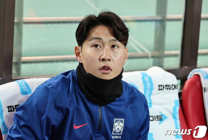 [사진] 이강인, 시작은 벤치에서