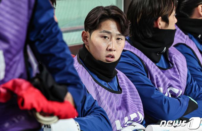 [사진] 이강인, 시작은 벤치에서