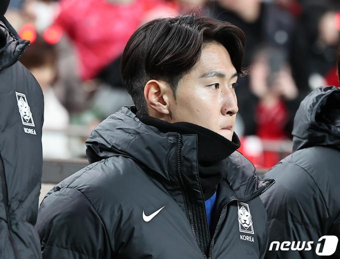 [사진] 벤치에서 경기 시작하는 이강인