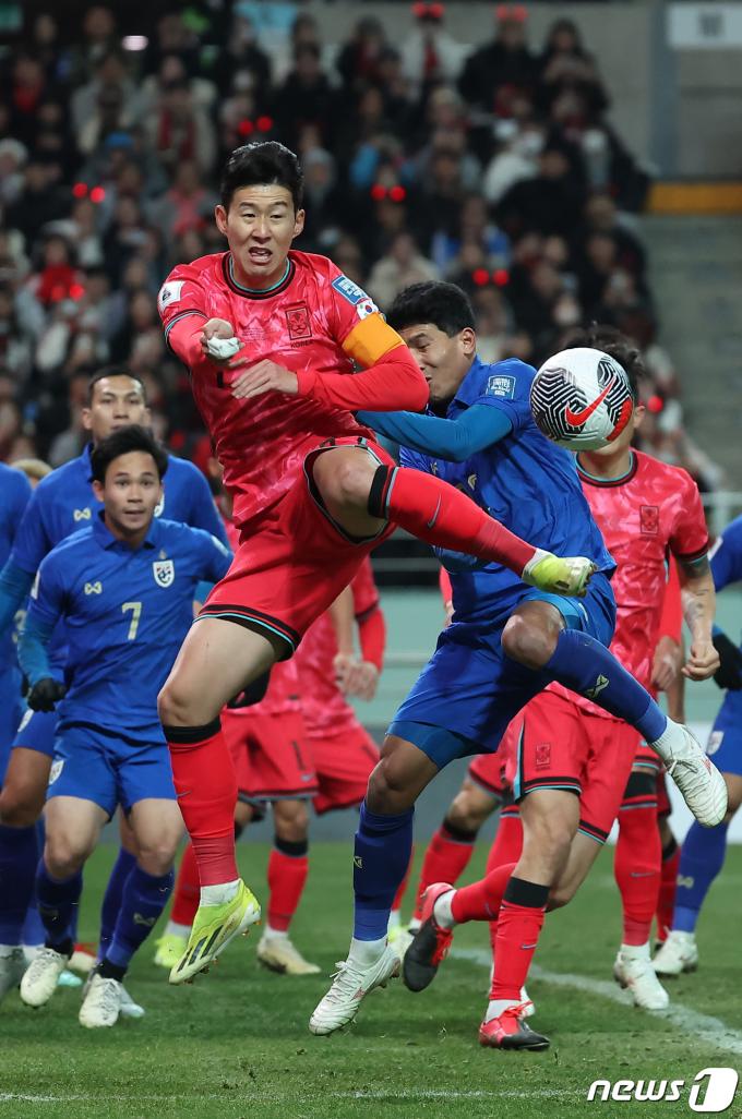 [사진] 몸 날린 손흥민