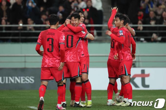 [사진] 선제골 넣은 손흥민