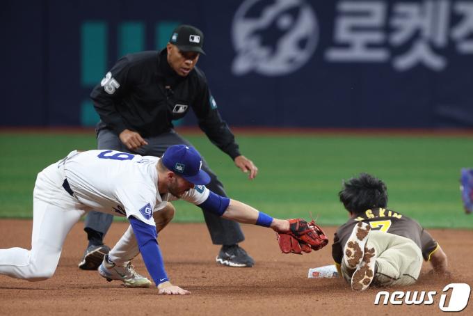 [사진] '어썸킴' 김하성, 2루 도루 성공!