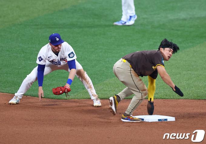 [사진] 도루 성공하는 김하성