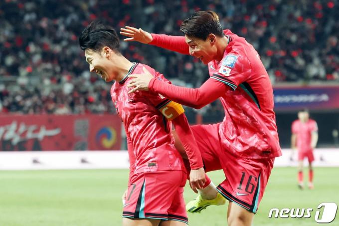 [사진] 첫 골 성공시킨 손흥민