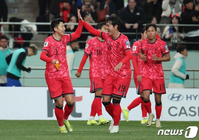 [사진] 축구대표팀 캡틴 증명해낸 손흥민