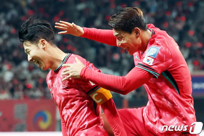 [사진] 첫 골 성공시킨 손흥민 '주민규와 함께'