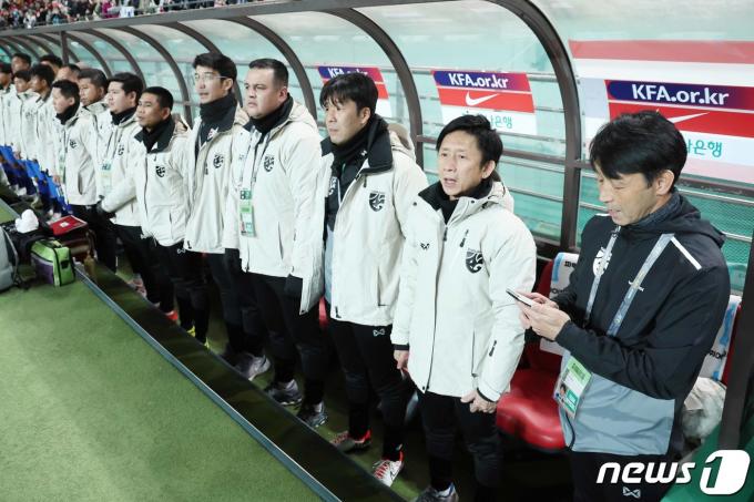 [사진] 국가 제창하는 태국 축구대표팀
