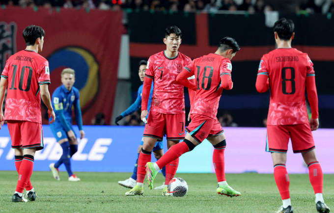 한국 축구대표팀이 21일 저녁 8시 서울월드컵경기장에서 열린 태국과의 2026 북중미월드컵 아시아지역 2차 예선 C조 3차전에서 1-1 무승부를 기록했다. 사진은 이날 경기에서 이강인이 후반 교체로 투입될 당시의 모습. /사진=뉴시스
