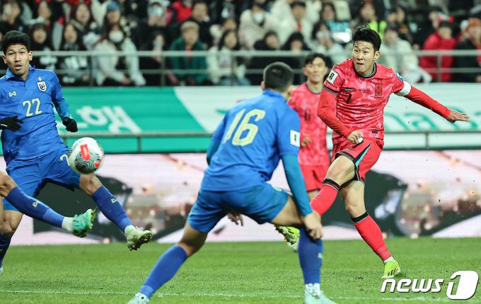 [사진] 손흥민, 넣어야 한다