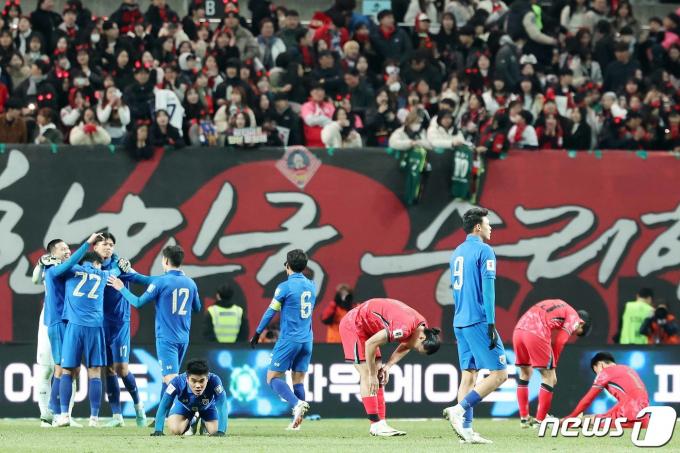 [사진] 태국 상대로 1대1이라는 결과 받아든 대한민국