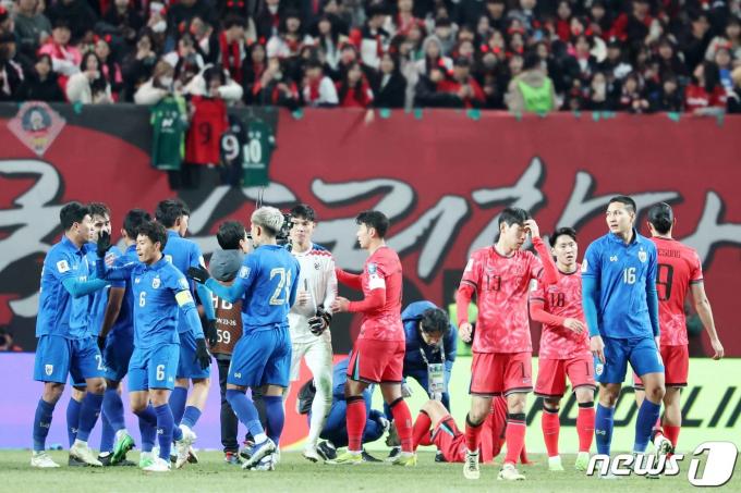 [사진] 안방에서 태국 상대로 1대1 무승부 거둔 대한민국