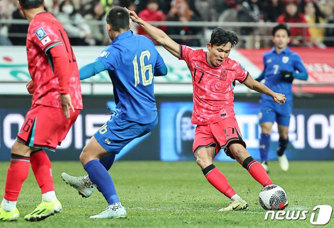 [사진] 정우영, 회심의 슛