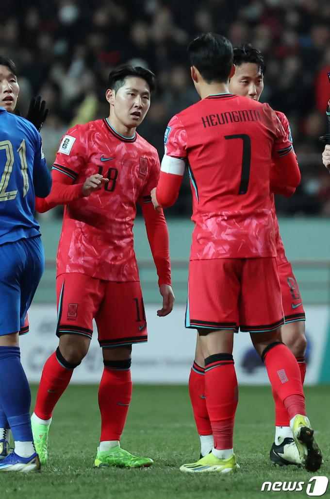 [사진] 무승부 아쉬운 손흥민·이강인