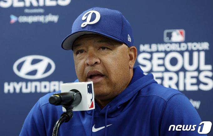 LA 다저스 데이브 로버츠 감독이 미국프로야구(MLB) 공식 개막 서울시리즈 2차전이 예정된 21일 오후 서울 고척스카이돔에서 기자회견을 하고 있다. 2024.3.21/뉴스1 ⓒ News1 박정호 기자