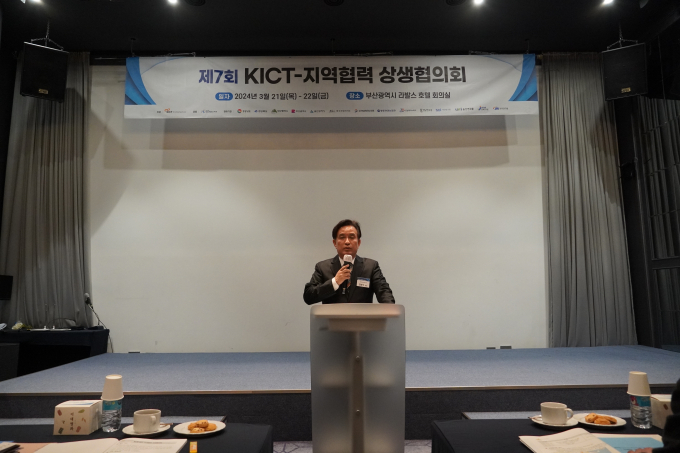 한국건설기술연구원이 '제7회 지역협력 상생협의회'를 열고 전국 각 지역에서 진행됐던 연구 기술을 통해 미래 성장 가능성을 파악하는 시간을 가졌다. 사진은 김병석 건설연 원장./사진=한국건설기술연구원