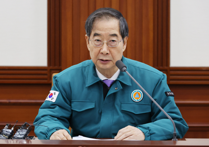 한덕수 국무총리가 22일 오는 25일에 공보의·군의관 247명을 추가 지원하겠다고 밝혔다. 사진은 한 총리가 22일 오전 서울 종로구 정부서울청사에서 열린 의사집단행동 중앙재난안전대책본부(중대본) 회의에 참석해 발언하는 모습. /사진=뉴시스