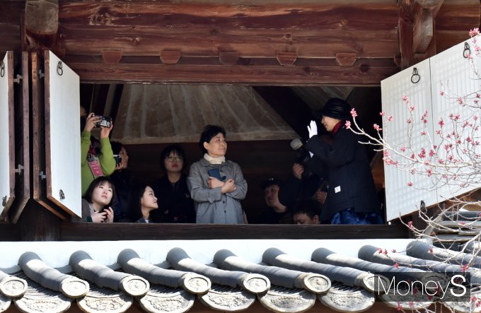 ▲꽃샘추위 누그러지고 살며시 봄 기운 불어오다 '석어당'