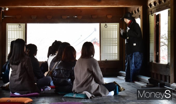 ▲ 단청이 없는 덕수궁 내 유일한 목조건물 '석어당'