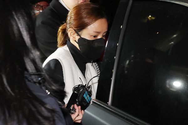 검찰이 전청조 사기 사건 공범 의혹과 관련해 펜싱 국가대표 출신 남현희에 대한 재수사를 요청했다. 사진은 지난해 11월8일 서울 송파경찰서에서 피의자 신분으로 조사를 마친 뒤 귀가하는 남현희. /사진=뉴스1