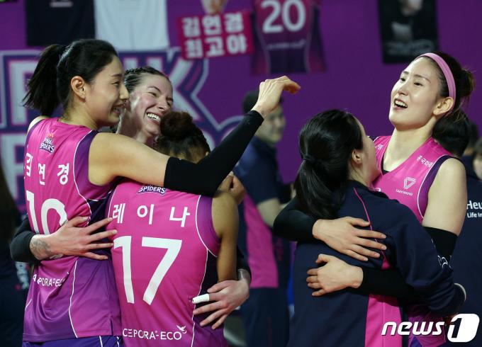 [사진] 접전 끝 승리 거둔 흥국생명