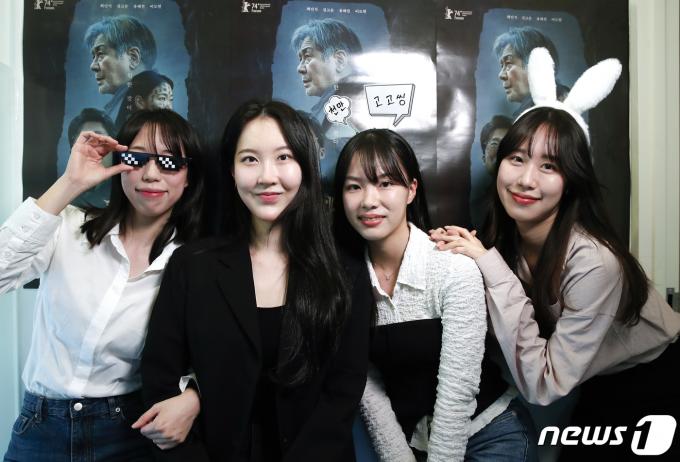 '파묘' 쇼박스 마케팅팀, 배급팀, 홍보팀 MZ 실무자들. 왼쪽부터 박연수, 이연지, 박예진, 김진형씨 / 뉴스1 ⓒ News1 권현진 기자