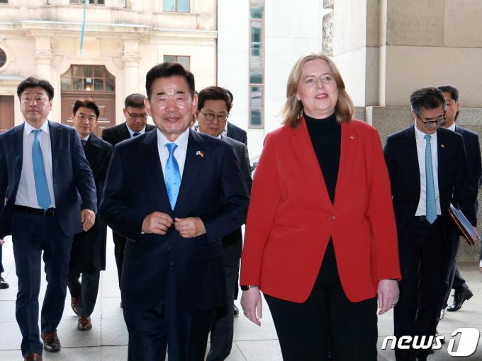 [사진] 독일 하원의장 회담 참석하는 김진표 국회의장