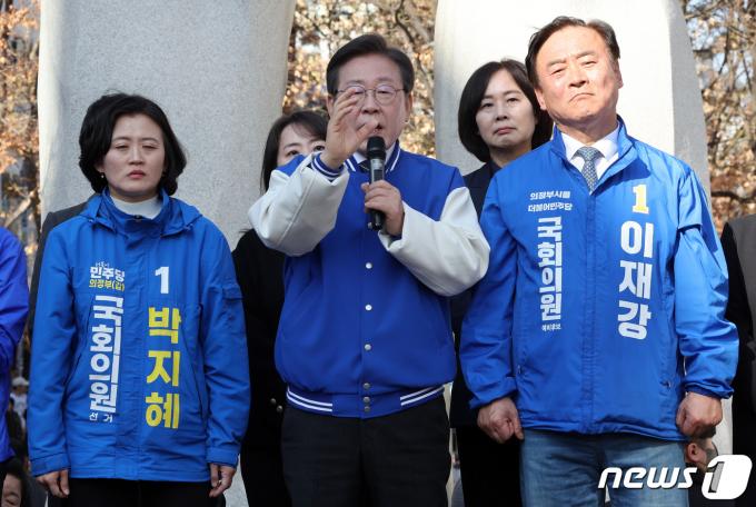 [사진] 의정부 현장 기자회견 하는 이재명 대표