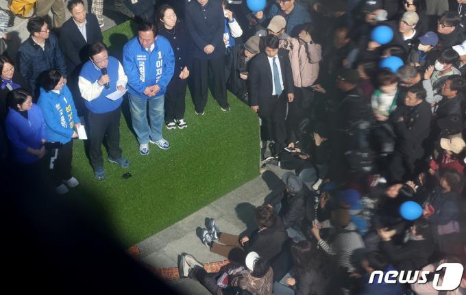 [사진] 의정부 제일시장 찾은 이재명 대표