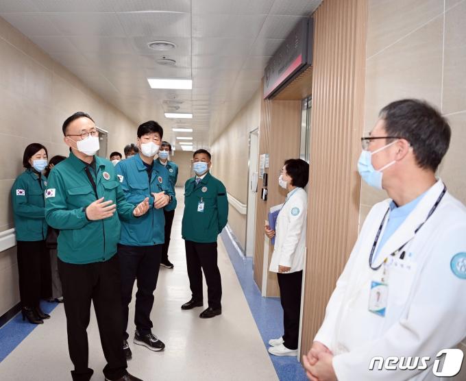 [사진] 남원의료원 방문 점검하는 이한경 재난안전관리본부장