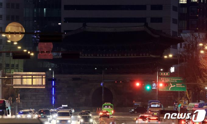 [사진] '어스아워' 캠페인 동참한 숭례문