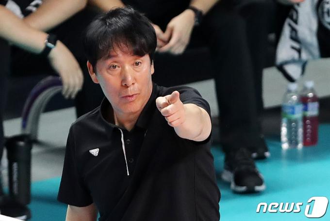 우리카드 신영철 감독. 2023.12.27/뉴스1 ⓒ News1 이승배 기자