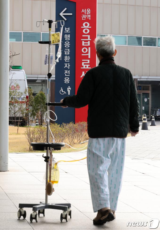 [사진] '의료 정상화 언제쯤?'
