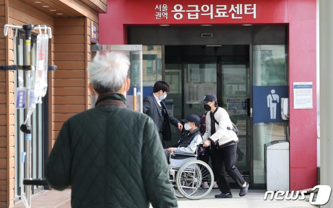 [사진] '의료 정상화 언제쯤?'