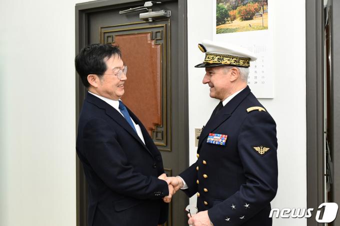 [사진] 백승주 전쟁기념사업회장, 프랑스 국제관계전략본부 부본부장 접견