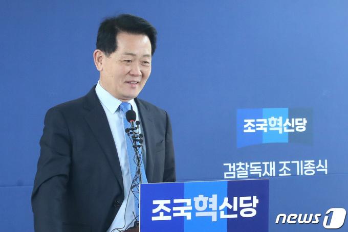 [사진] 발언하는 은우근 공동선대위원장