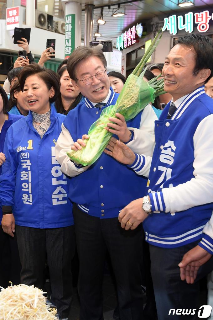 [사진] 대파 든 이재명 대표