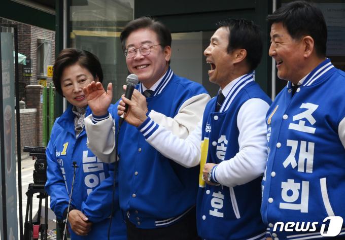 [사진] 이재명 대표 '송파 지역 후보들과 함께'