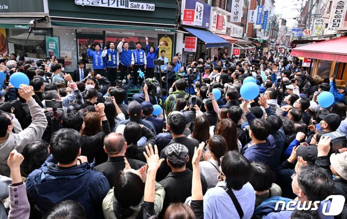 [사진] 송파 새마을전통시장 찾은 이재명 대표
