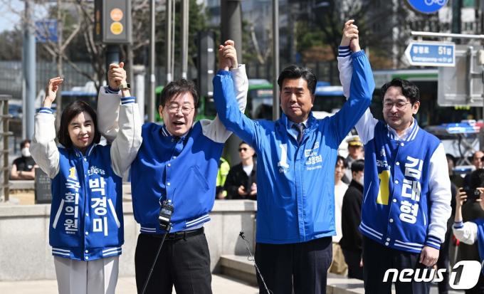 [사진] 이재명 대표 '강남지역 후보들과 함께'