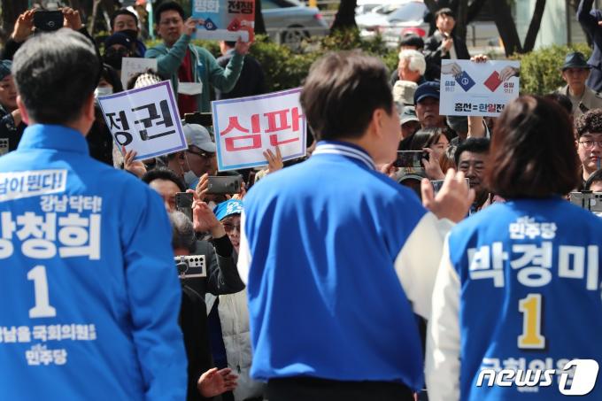 [사진] 수서역 인근 찾은 이재명 대표